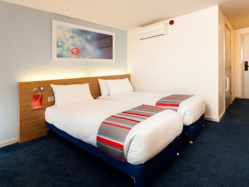 Travelodge Worthing Seafront Exterior photo
